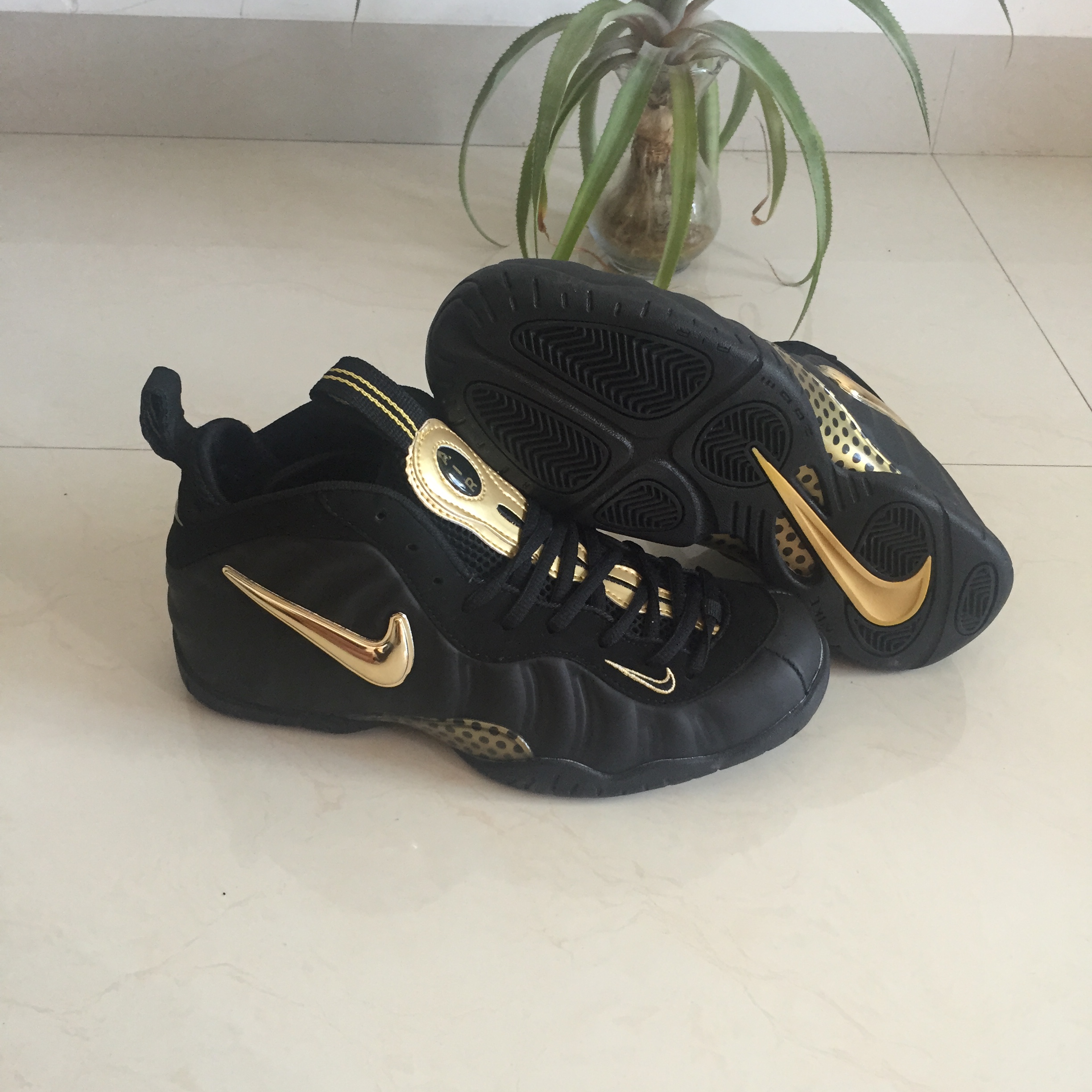 Nike Air Foamposite Pro Black Gold